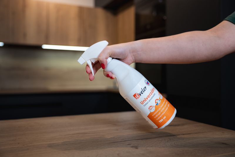 Čistič univerzálny, 750ml, SKVELER